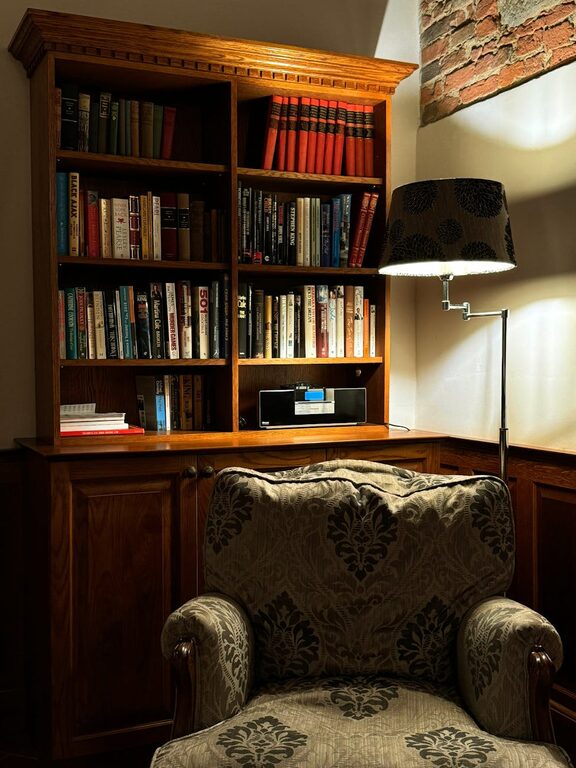 How to Create a Cozy Reading Nook in Any Space